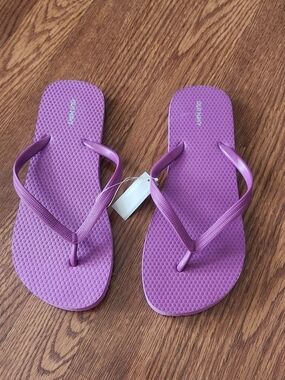 Old Navy Lavender Purple Flip Flop Sandals